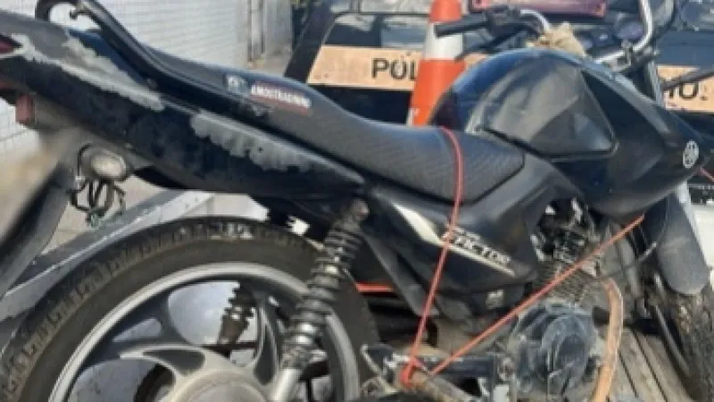 Motociclista inabilitado é abordado após cometer diversas infrações e crimes de trânsito