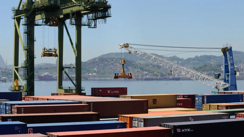 Balança comercial tem superávit de US$ 7,4 bilhões em agosto