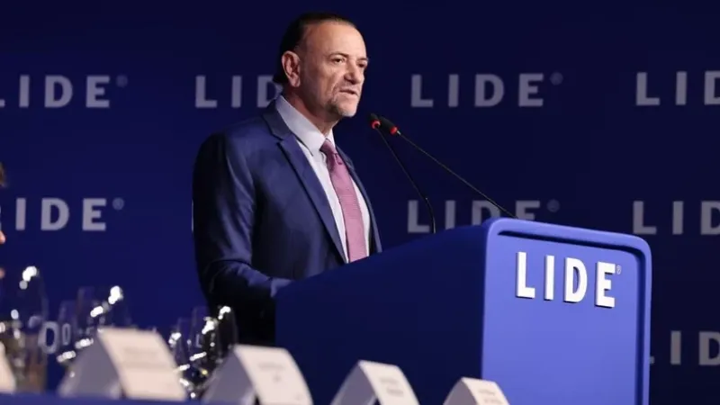 Presidente do PT diz que ‘gostem mais ou menos de Lula’, economia vai bem