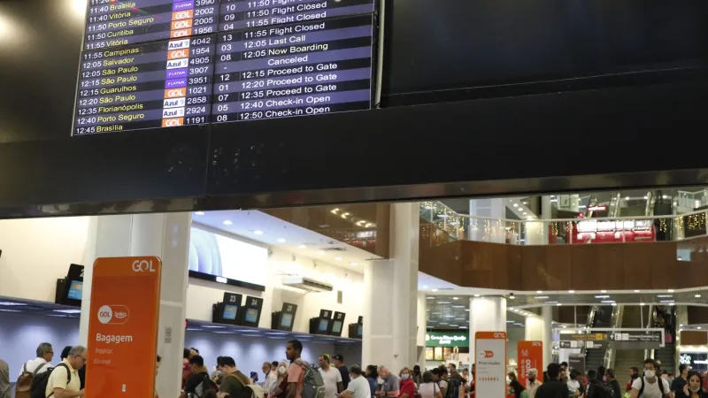 Aeroporto Santos Dumont é liberado para pousos e decolagens