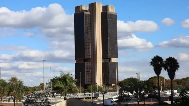 Selic: incertezas da guerra fazem Copom ajustar novo ciclo dos juros e pregar ‘cautela’