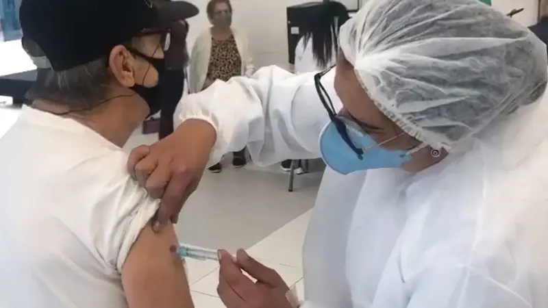 Saúde envia 2,2 milhões de doses da vacina de covid-19 aos estados