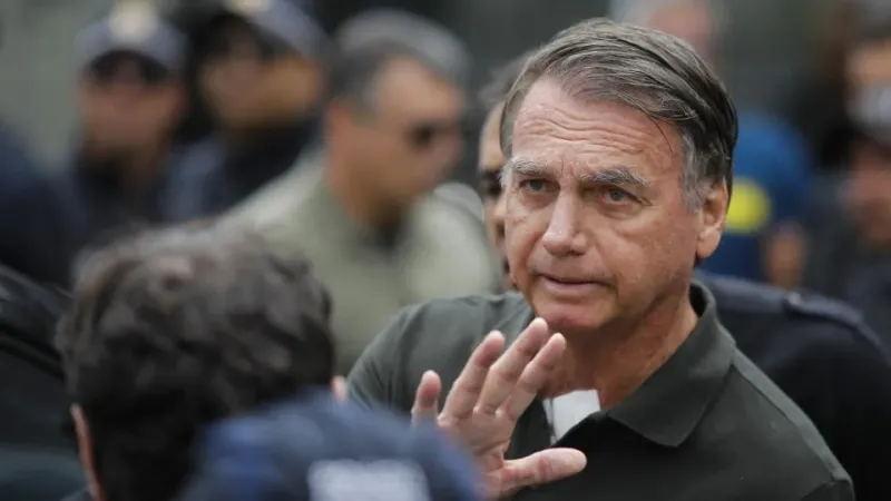 Defesa de Bolsonaro volta a pedir prisão domiciliar após queda e diz que não se pode contar com 'sorte'