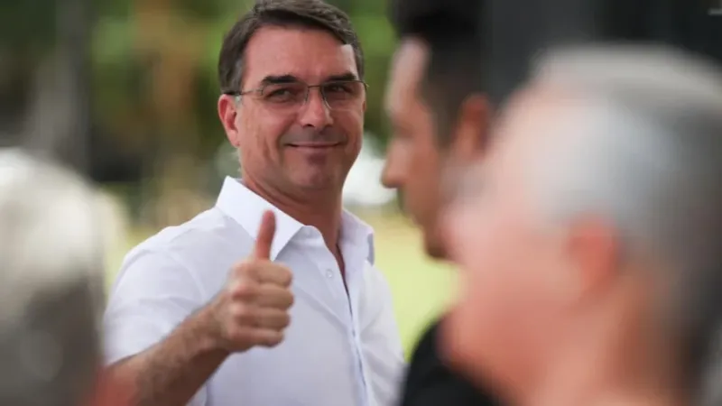 Atlas Intel: Flávio Bolsonaro cresce e se aproxima de Lula no 2º turno