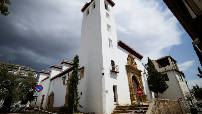 Terremoto atinge Granada e danifica prédios e carros