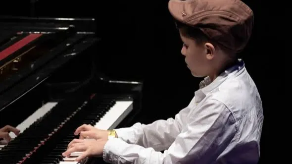 Pianista alagoano de 11 anos representa o Brasil em Portugal