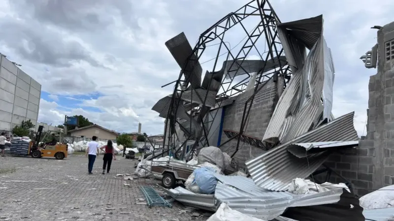 Cidade do Paraná é atingida por ventos fortes de até 180 km/h