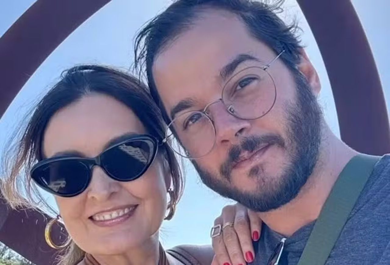 Fátima Bernardes conta como reage a críticas de mulheres por namorar homem 25 anos mais novo