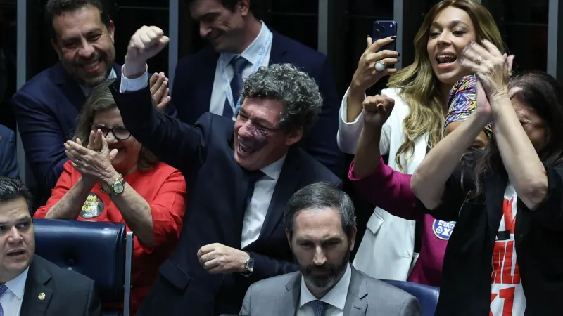 Senado aprova fim da escala 6x1 e redução da jornada de trabalho