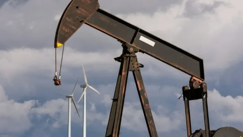 Petróleo Brent fecha a US$ 112 o barril e acumula avanço de 9% na semana