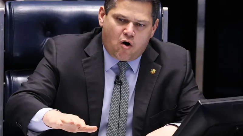 Alcolumbre vai promulgar fim da escala 6x1 nesta sexta