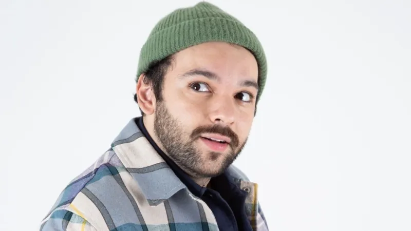 Raphael Ghanem esgota 17 sessões do espetáculo “Se é que você me entende” em Salvador