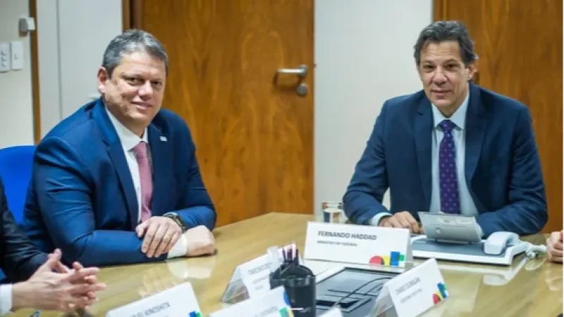 Favoritismo de Tarcísio em SP antecipa pressão do PT por Haddad candidato