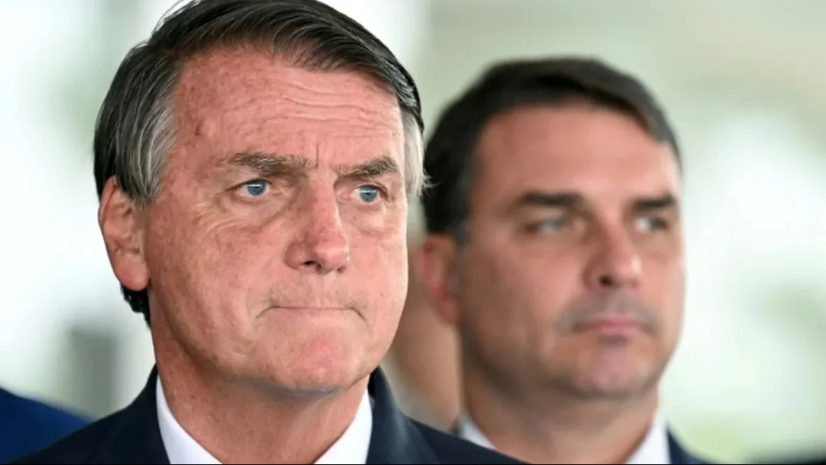 Em carta, Bolsonaro minimiza crise familiar e declara Flávio seu ‘porta-voz’
