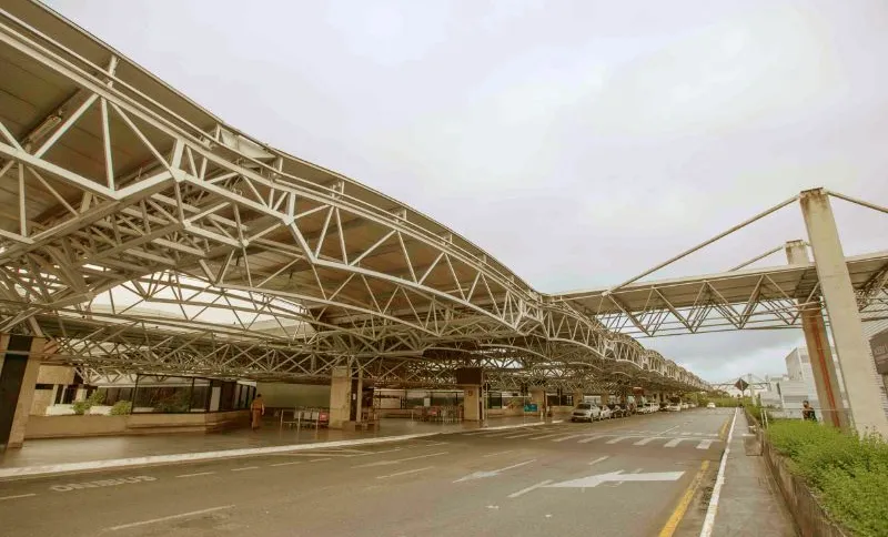 Asas de aviões congelam em aeroporto de Curitiba e atrasam voos