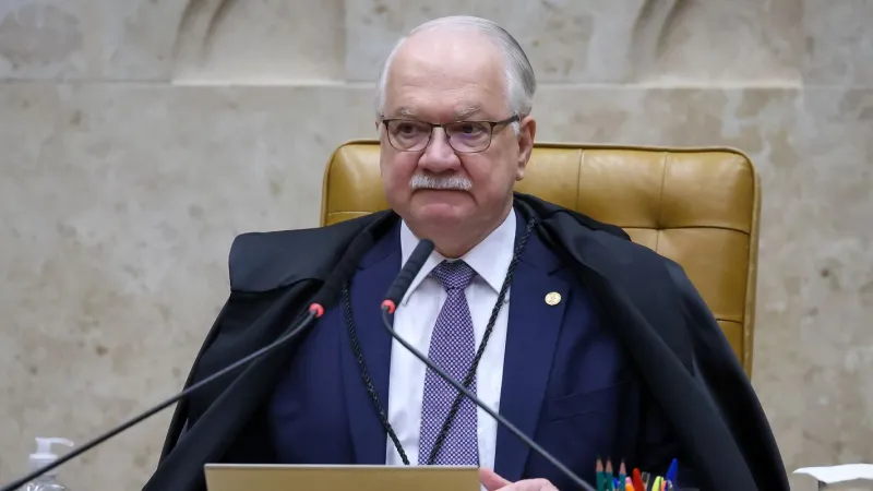 Fachin nega pedido para afastar Dino de ações sobre Flávio Bolsonaro
