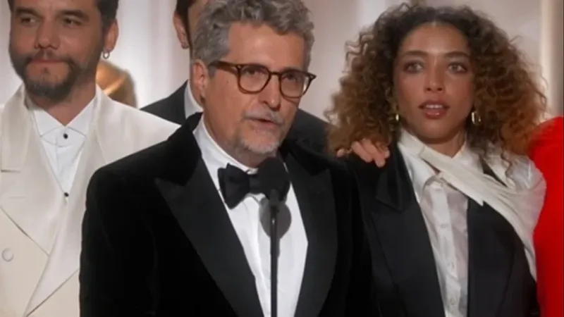 Vencedor do Globo de Ouro, Kleber Mendonça Filho critica Bolsonaro em entrevista