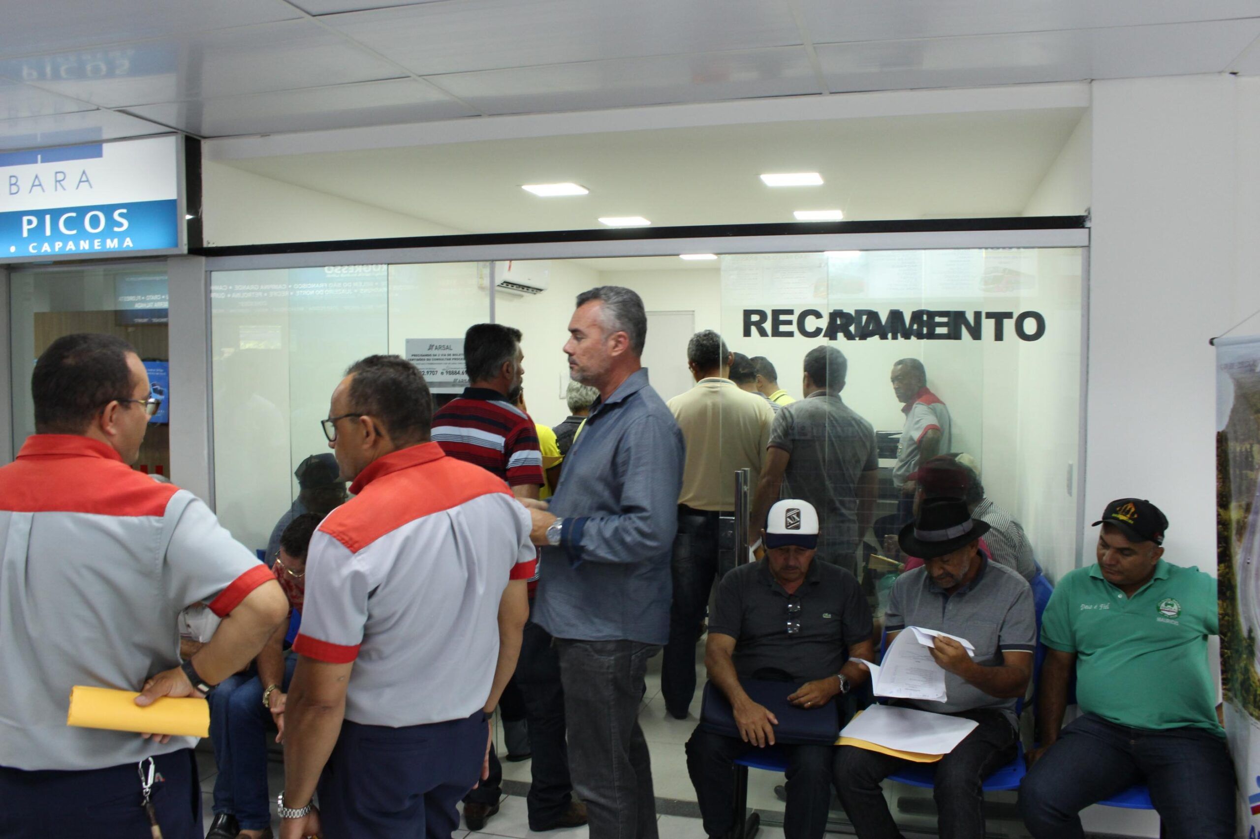 Arsal orienta motoristas sobre o recadastramento para transporte complementar intermunicipal 