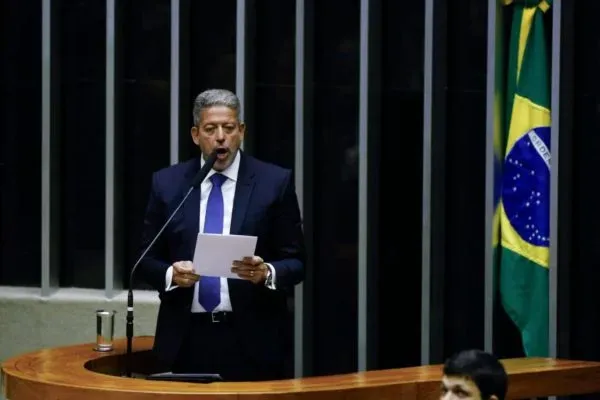 Sob articulação de Lira, governo Lula tem vitória com a reforma tributária. Texto vai ao Senado