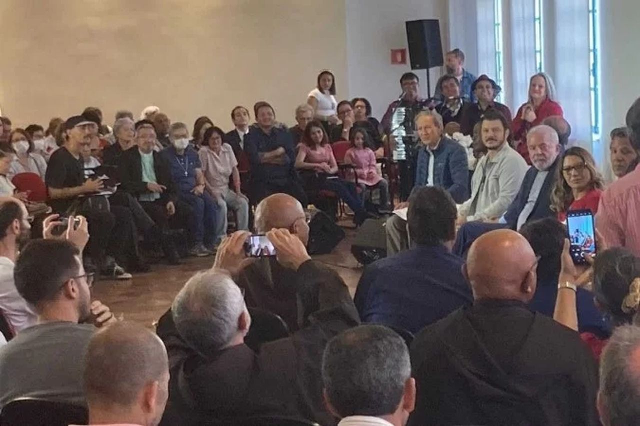 Lula tem encontro com empresários e católicos e discursa contra o ódio
