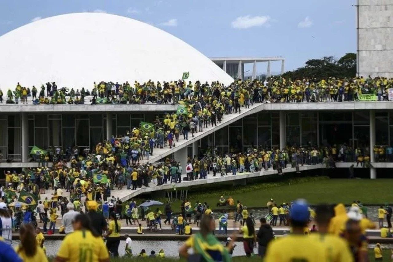Um mês após ataques na Esplanada, investigações de crimes ainda prosseguem