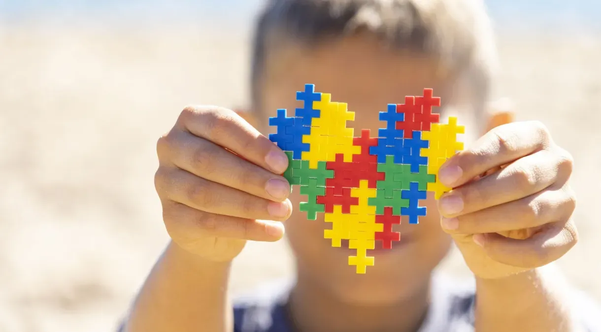 Autismo pode estar associado a alterações no microbioma intestinal, diz estudo