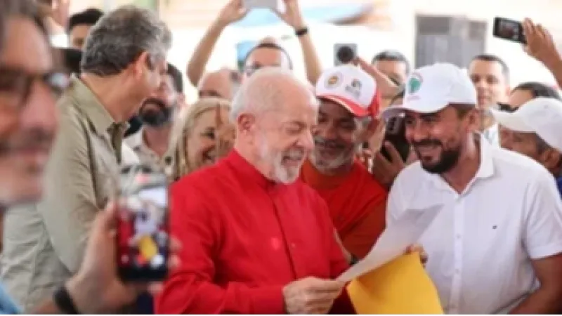 Lula ganharia de todos os candidatos no 2º turno em 2026