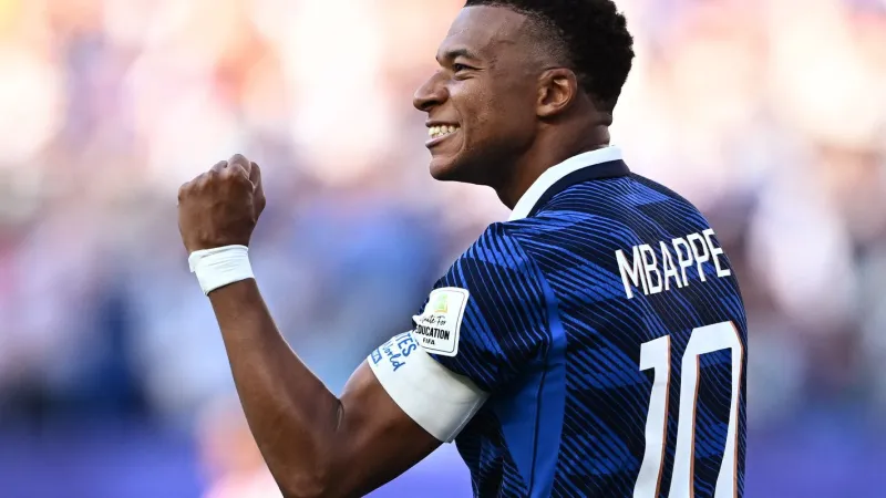 De pênalti, França vence retranca do Paraguai e se classifica na Copa
