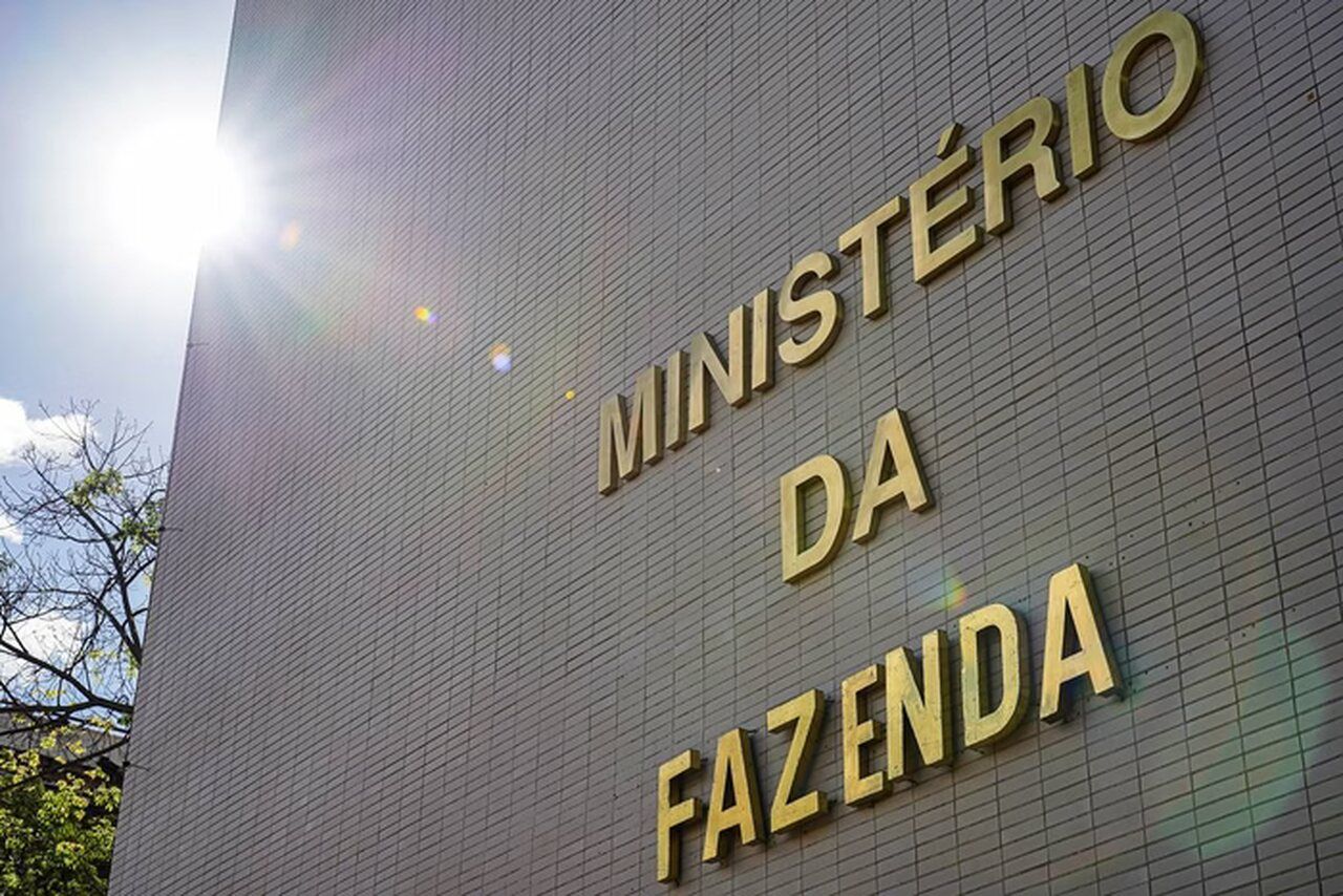 PIB de 2024 cresce de 2,5% para 3,2%, diz Fazenda