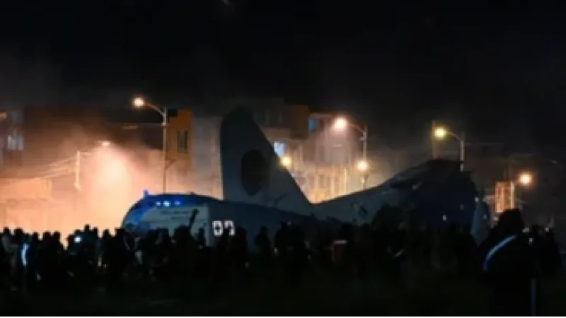 Avião boliviano que carregava dinheiro cai e causa pelo menos 20 mortes