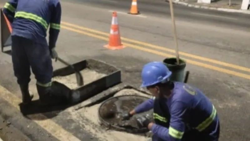 Em nova etapa, Operação Tampa Bueiro chega à Avenida Siqueira Campos, no Prado