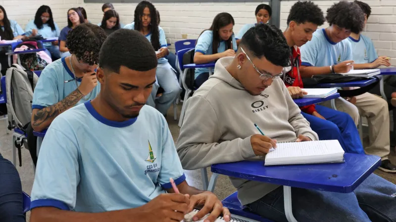 Pé-de-Meia: nascidos em novembro e dezembro recebem parcela de R$ 200