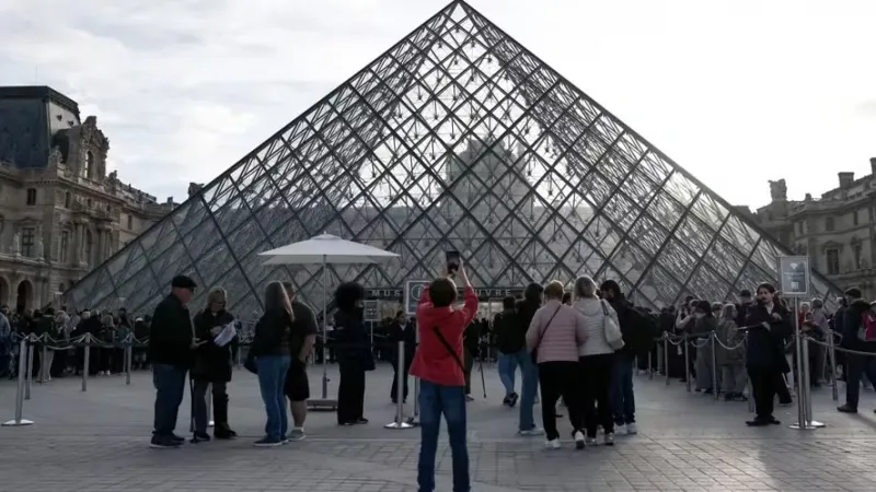 Cinco novos suspeitos são presos em caso de roubo das joias da coroa francesa no Louvre
