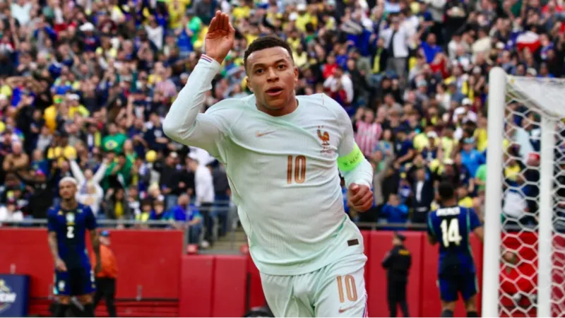 Sob o comando de Ancelotti, Brasil mostra desorganização e cai diante dos franceses