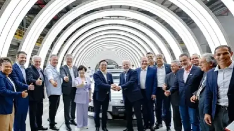 Nova fábrica de carros elétricos mostra confiança no Brasil, diz Lula