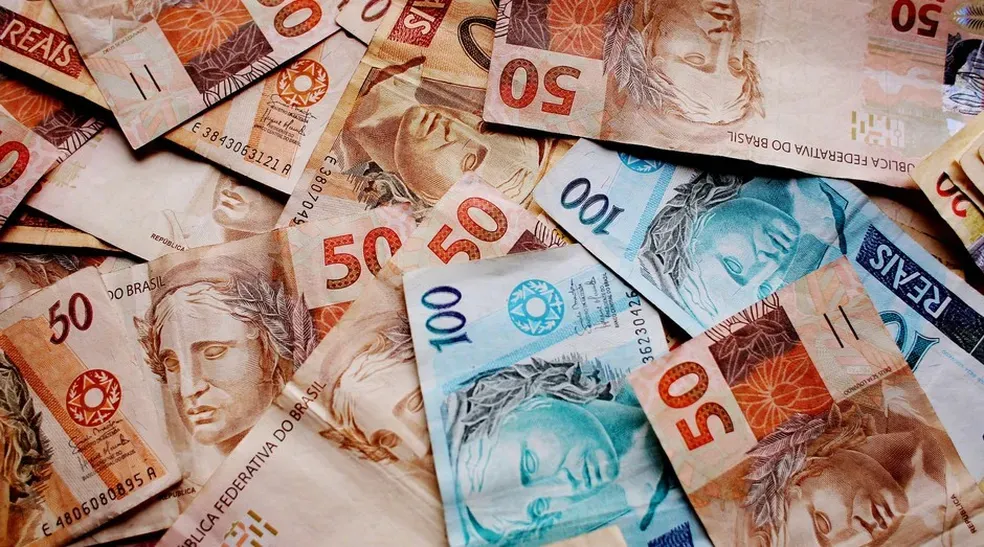 Caixa de supermercado é presa por furtar dinheiro pago por clientes em Maceió