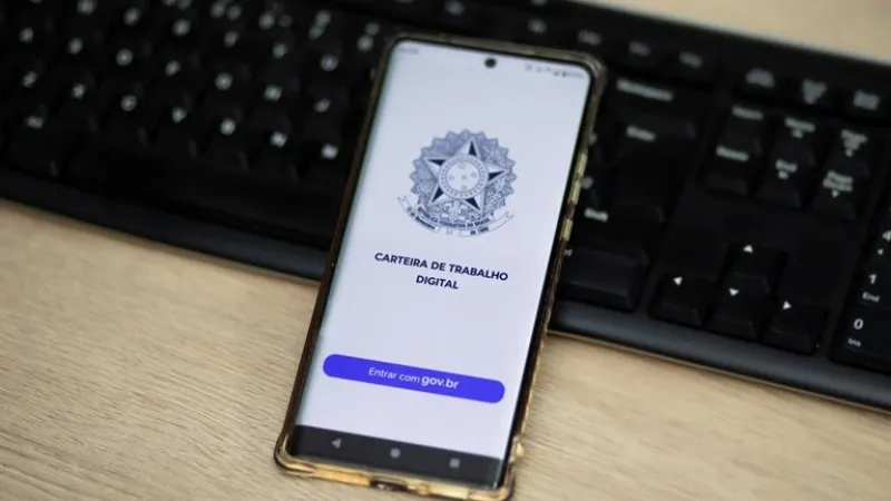 Brasil chega a 1,8 milhão de novos empregos com carteira assinada em 10 meses