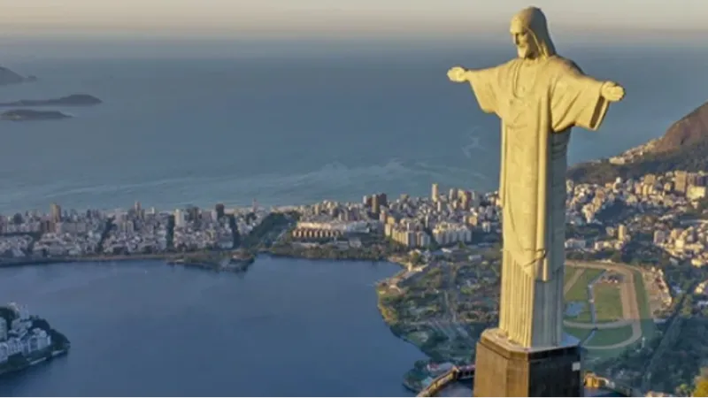 Rio de Janeiro bate recorde de turistas estrangeiros em 2025