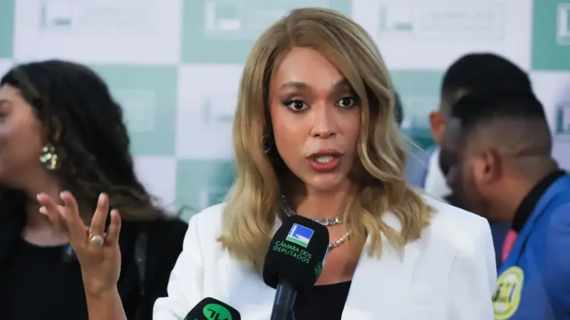 Câmara: Comissão de Direitos da Mulher elege primeira presidente trans