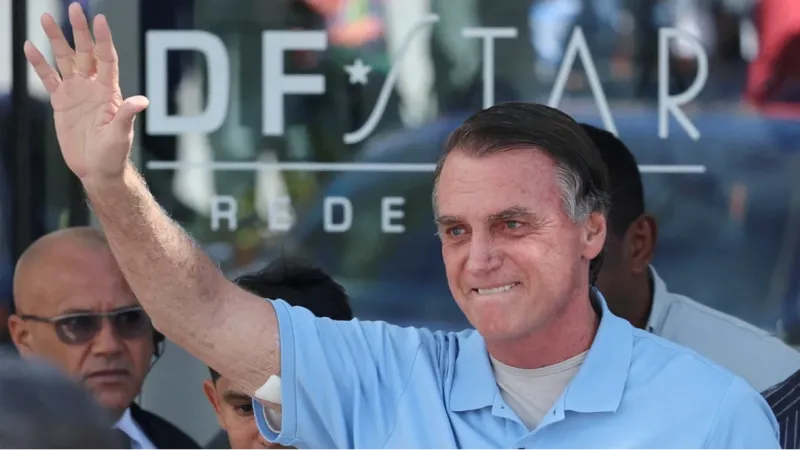 Bolsonaro é internado em hospital para passar por cirurgia no ombro