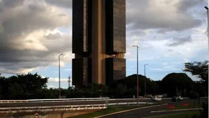 Endividamento das famílias sobe para 49,9% e alcança máxima histórica, aponta BC