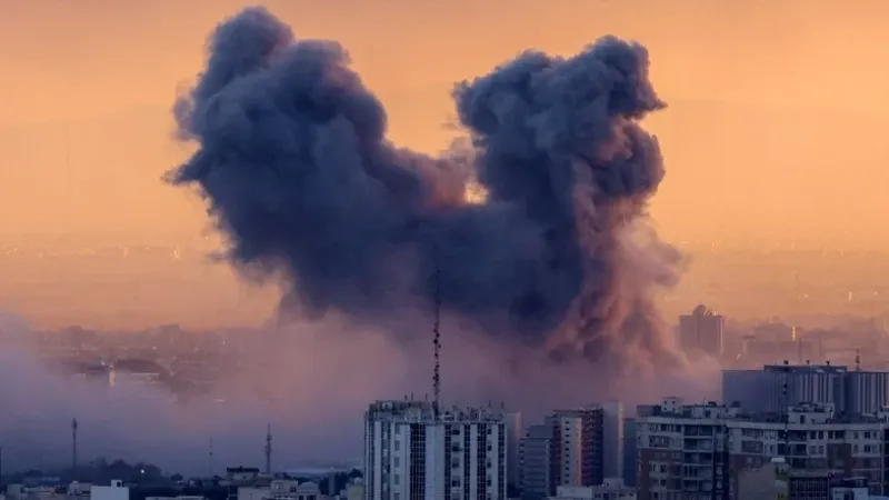 EUA e Israel atacam prédio de órgão responsável por eleição do novo líder do Irã