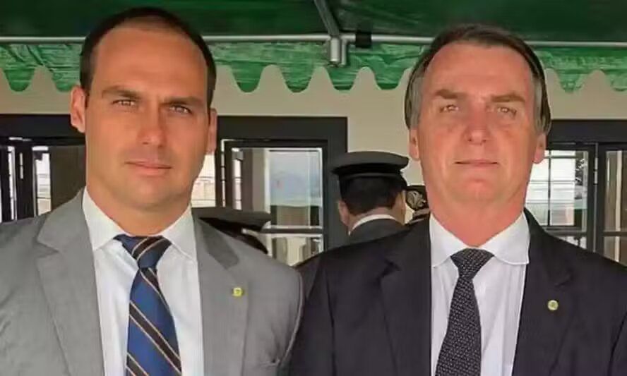 Eduardo publica em inglês após operação contra Bolsonaro e confirma que não poderá entrar em contato com pai