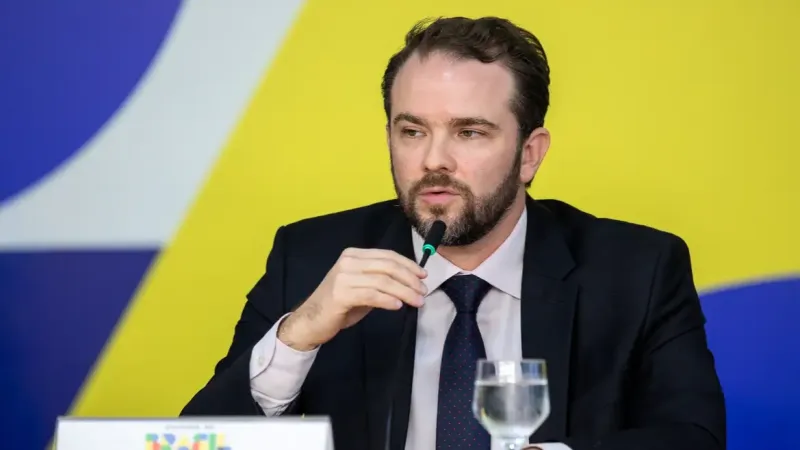 Governo avalia uso do FGTS para quitar dívidas, diz Durigan