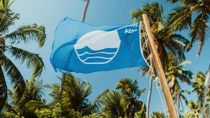 Praia do Patacho tem selo Bandeira Azul renovado para a temporada 2025/2026