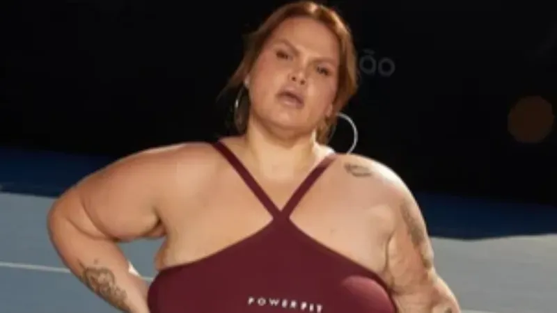Após eliminar mais de 50 kg Thais Carla retoma aulas de balé
