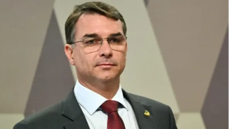 Qual a viabilidade da PEC defendida por Flávio Bolsonaro para acabar com a reeleição