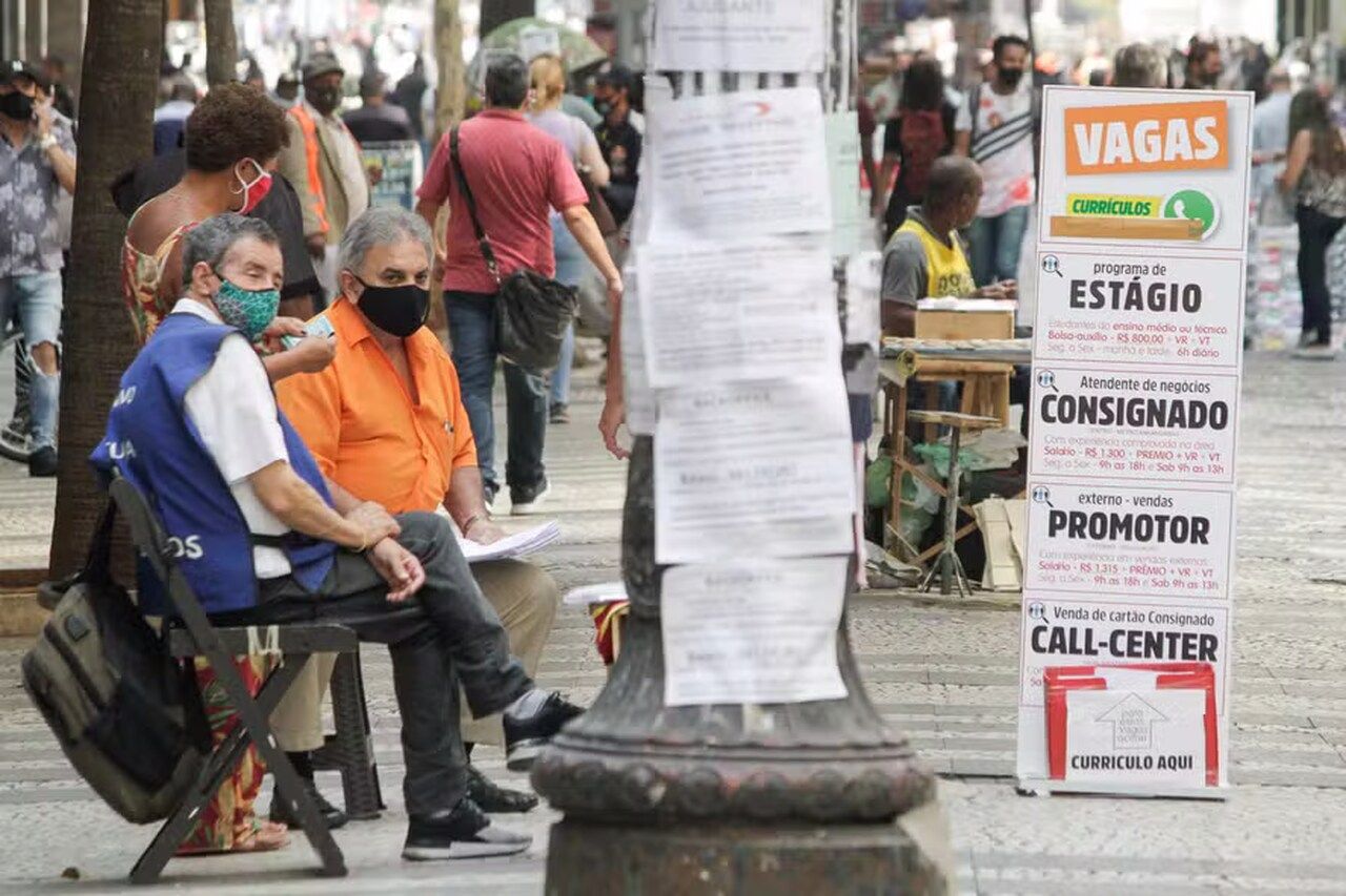 Desemprego cai em 18 unidades da federação; Pernambuco é o estado com mais desocupados