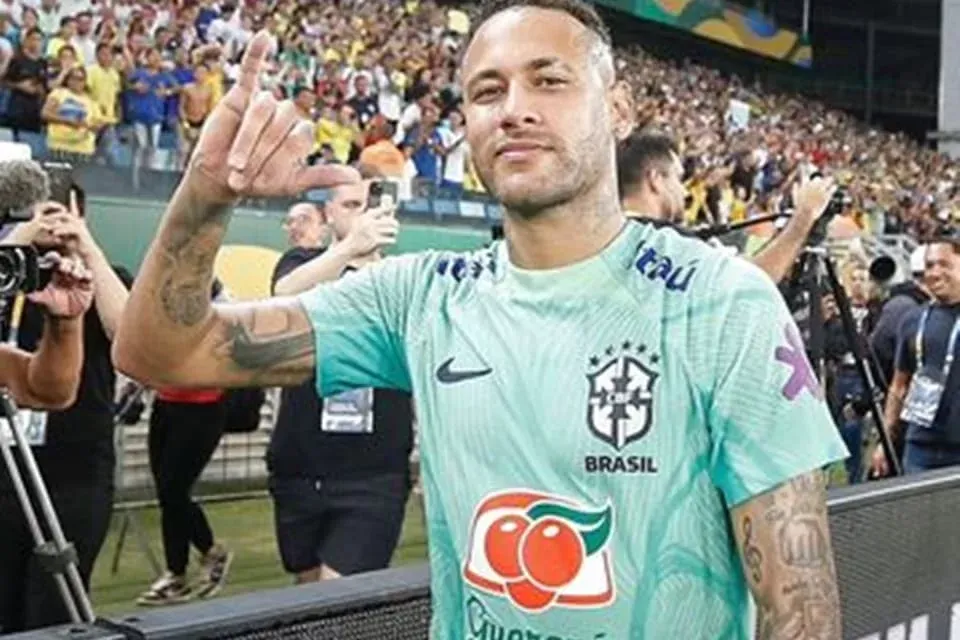 Assessoria de Neymar se pronuncia sobre processo movido por doméstica
