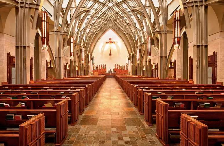 Censo 2022: Brasil tem mais templos religiosos do que hospitais e escolas juntos, diz IBGE